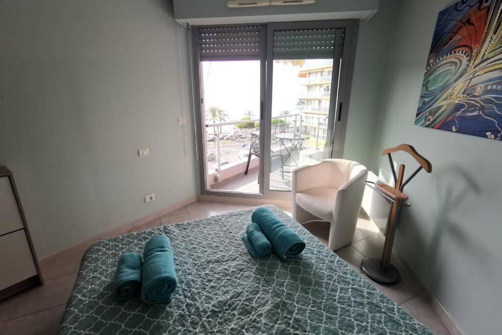 Appartement 6 Personnes Face A La Mer Cagnes-sur-Mer Ngoại thất bức ảnh